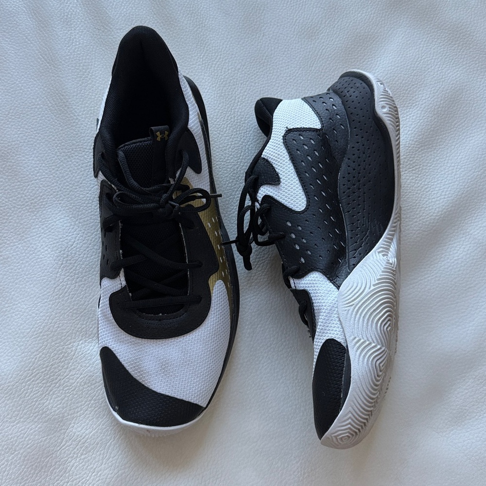 Under armour Black, White and gold basketball Sneakers UA JET ‘23
